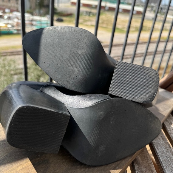 BP 'Lex-Lea' black leather pointed toe block heel boot, Sz. 8 - Picture 6 of 11